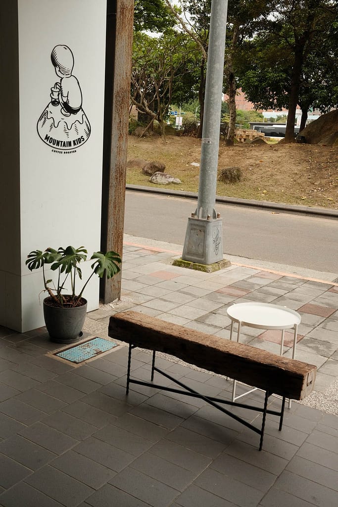Taipei Cafe Hopping - A mini guide to exploring cool vibes cafes in Taipei 2023 Mountain Kids Coffee Roaster